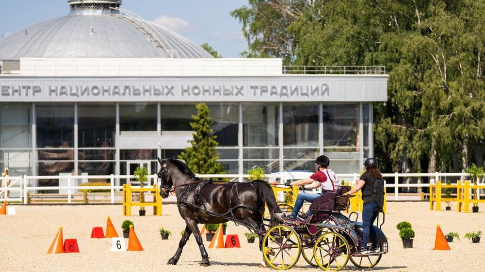Поставка кабин переводчика для Конно-спортивного манежа ВДНХ