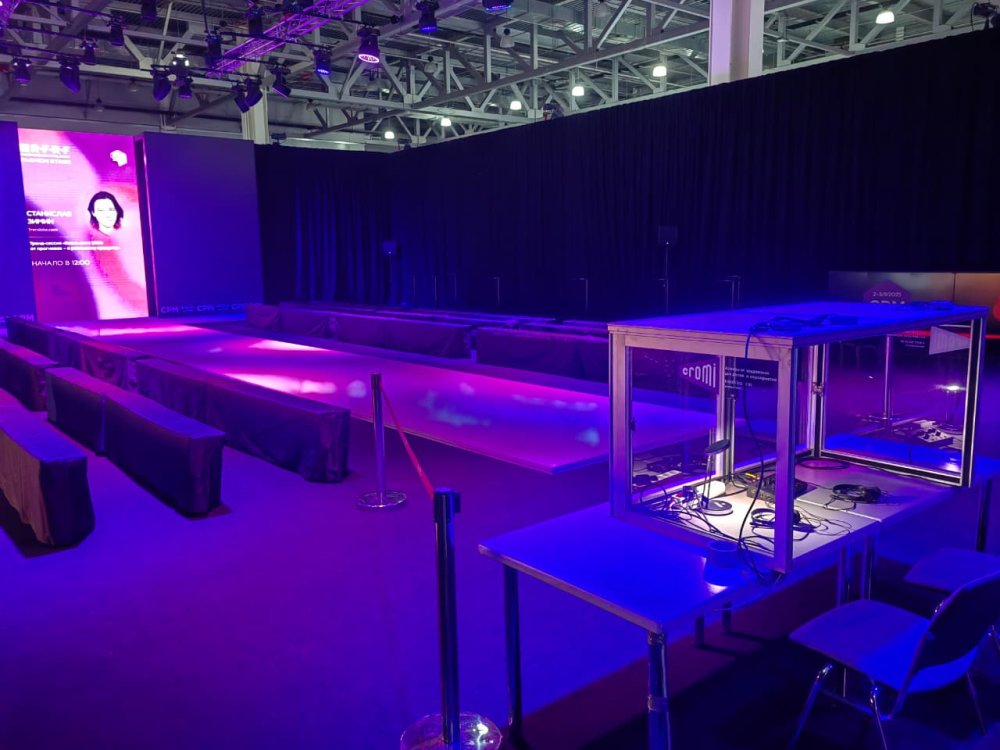 Комплект синхронного перевода для выставки индустрии моды