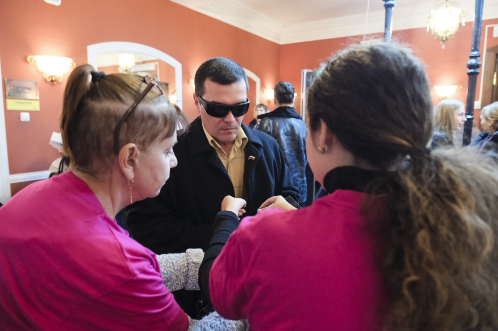 Поставка настольной кабины в Астраханский драматический театр