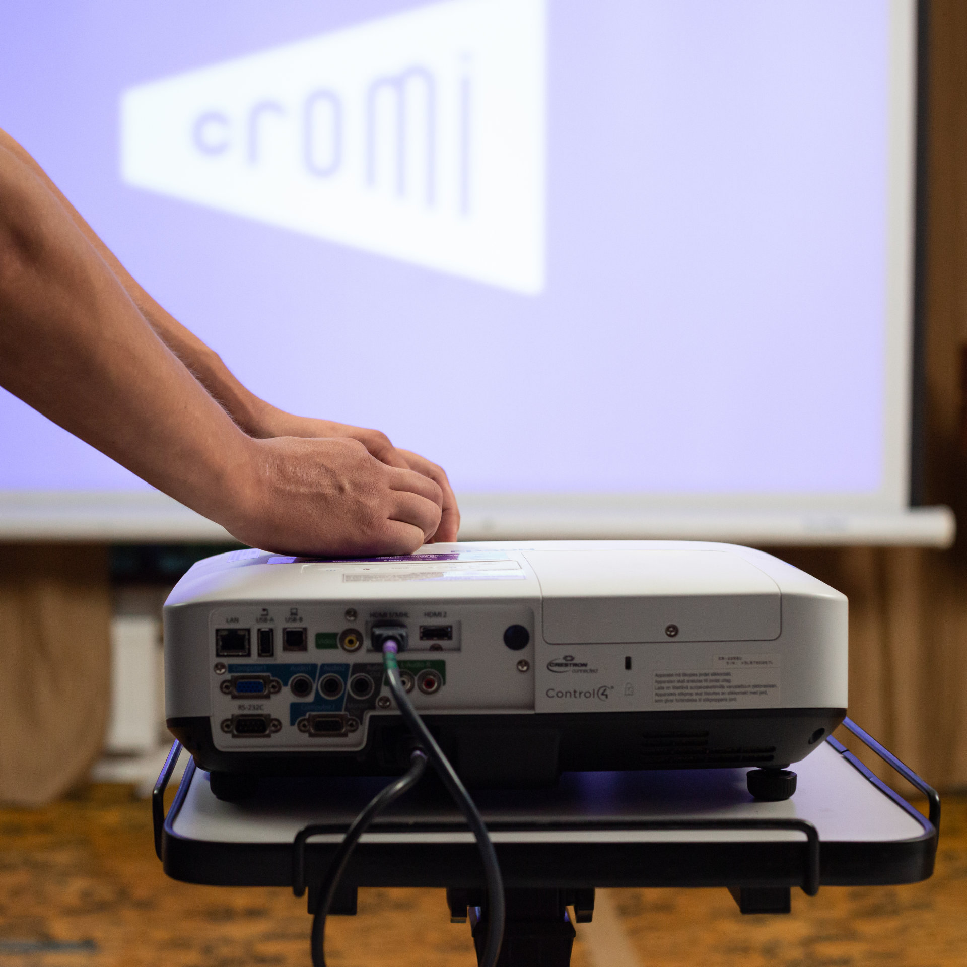 Аренда проектора Epson в Cromi