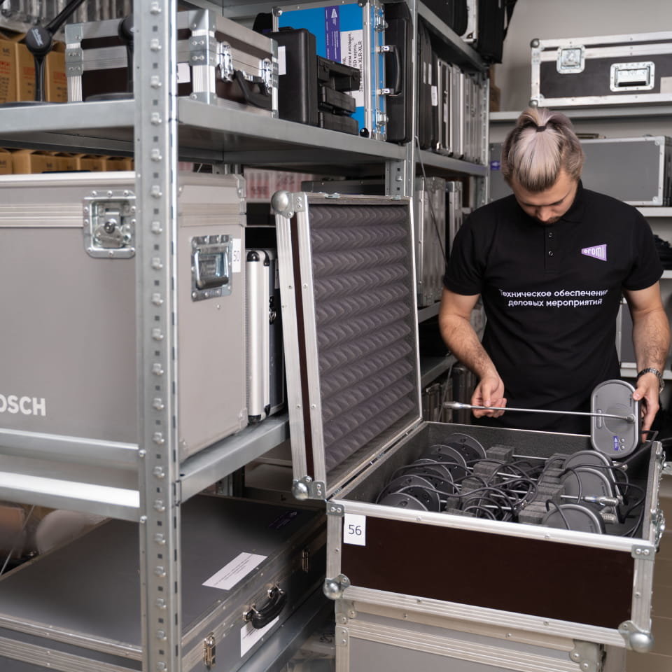 Дискуссионный пульт с микрофоном Bosch DCN-DISL в аренду в Cromi