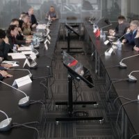 Наклонная стойка Flatscreen в аренду в Cromi
