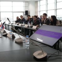Наклонная стойка Flatscreen в аренду в Cromi