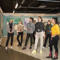 Приемник с наушником Reinvox в аренду в Cromi