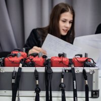 Администратор по раздаче приемников Cromi