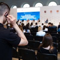 Приемник синхронного перевода с наушником в аренду в Cromi
