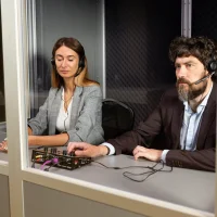 Комплект синхронного перевода 3 языка и 90 приемников