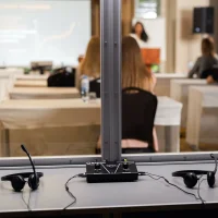 Комплект синхронного перевода 2 языка и 24 приемника