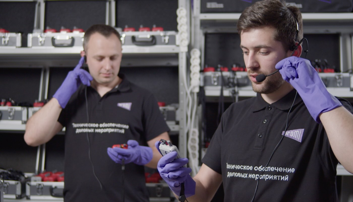 Технические специалисты Cromi проверяют оборудование