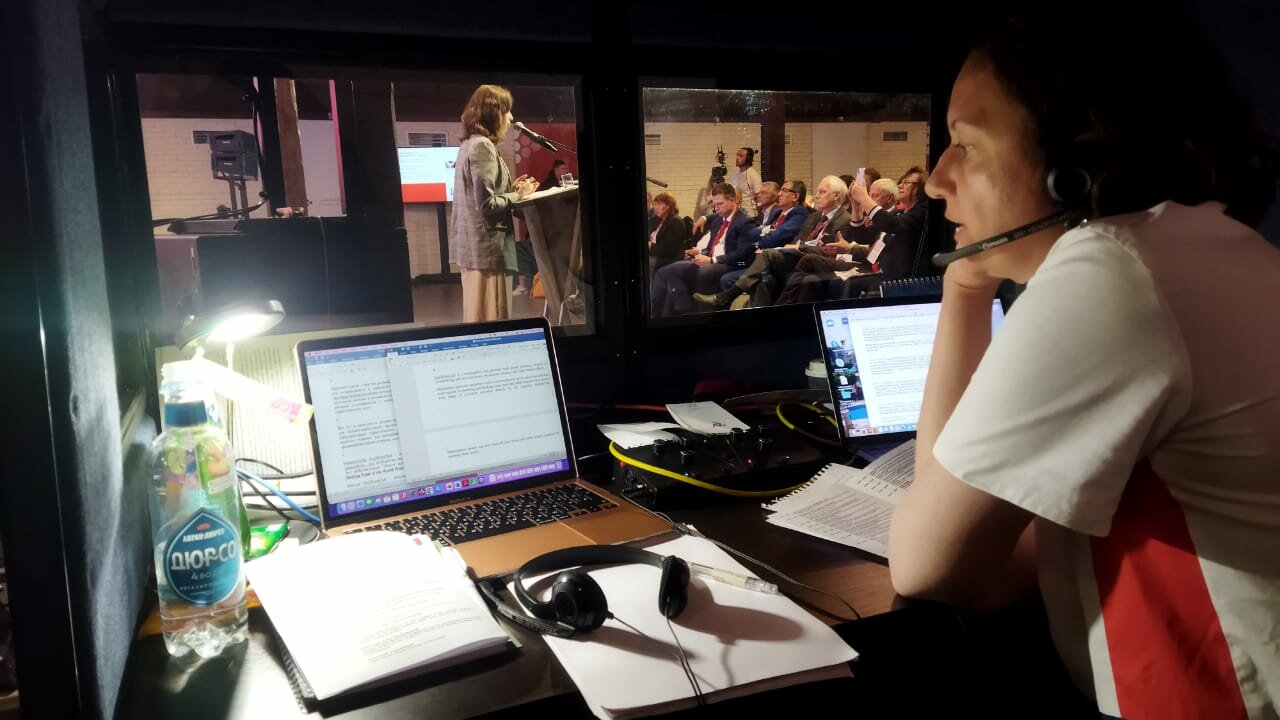 Настольная кабина Форума винного туризма в Абрау-Дюрсо