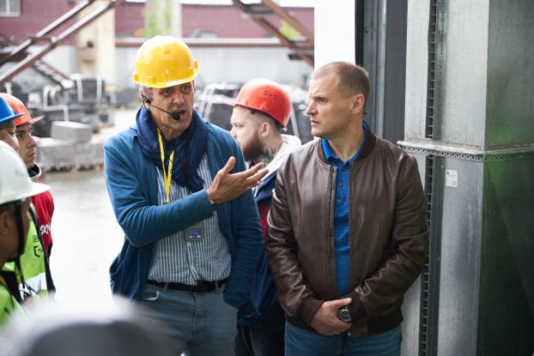Вячеслав Комаров с передатчиком Reinvox от Cromi