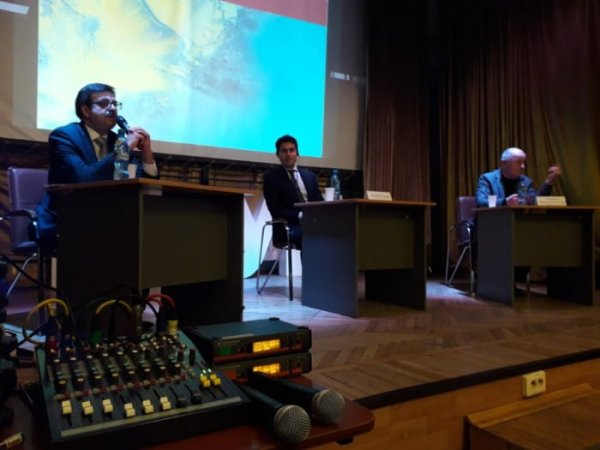 Микшерный пульт Soundcraft у сцены