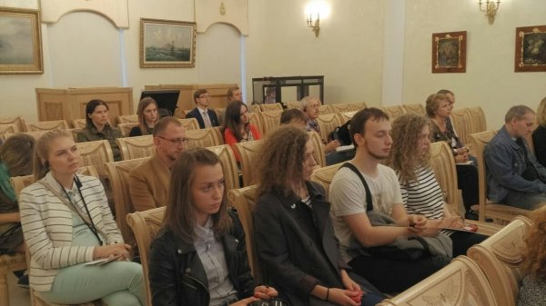 Большой аукционный зал