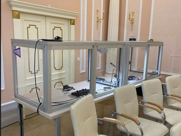 настоьные кабины переводчиков в работе