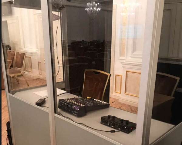 Комплект синхронного перевода с участием иностранных спикеров