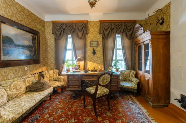 Поставка настольной кабины для синхронного перевода для МАУК ОМПУ