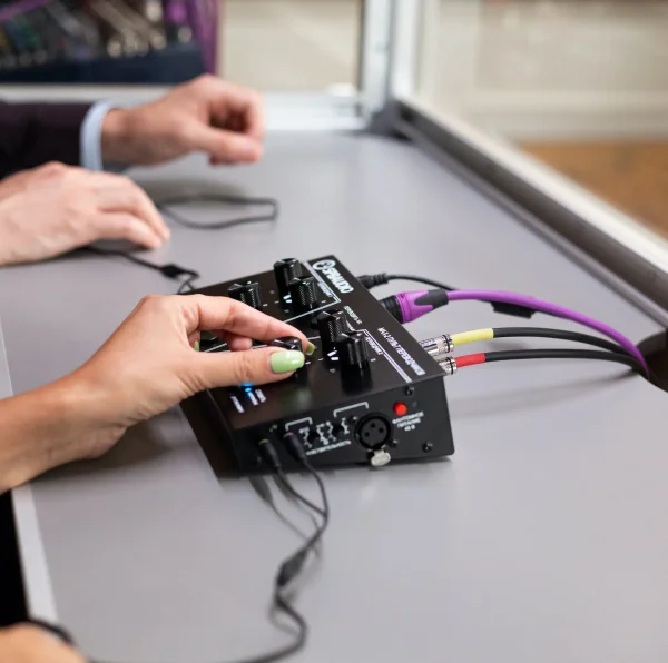 Комплект синхронного перевода 3 языка и 90 приемников