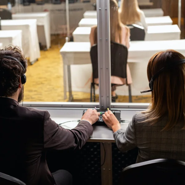 Комплект синхронного перевода 2 языка и 24 приемника