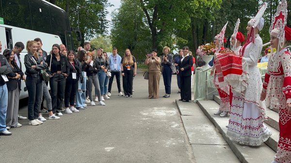 Поставка радиогидов для АНО "ЛЮКС ВОЯЖ"