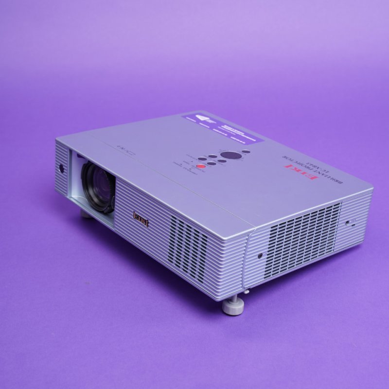 Проектор EIKI LC-XB43 в аренду в Cromi