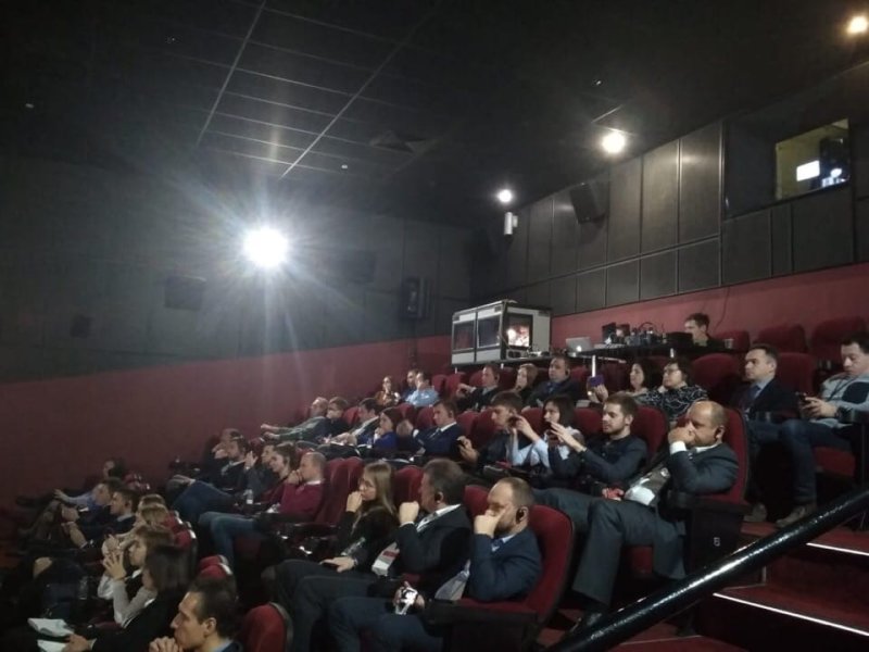 Синхронный перевод SPBAUDIO в кинотеатре